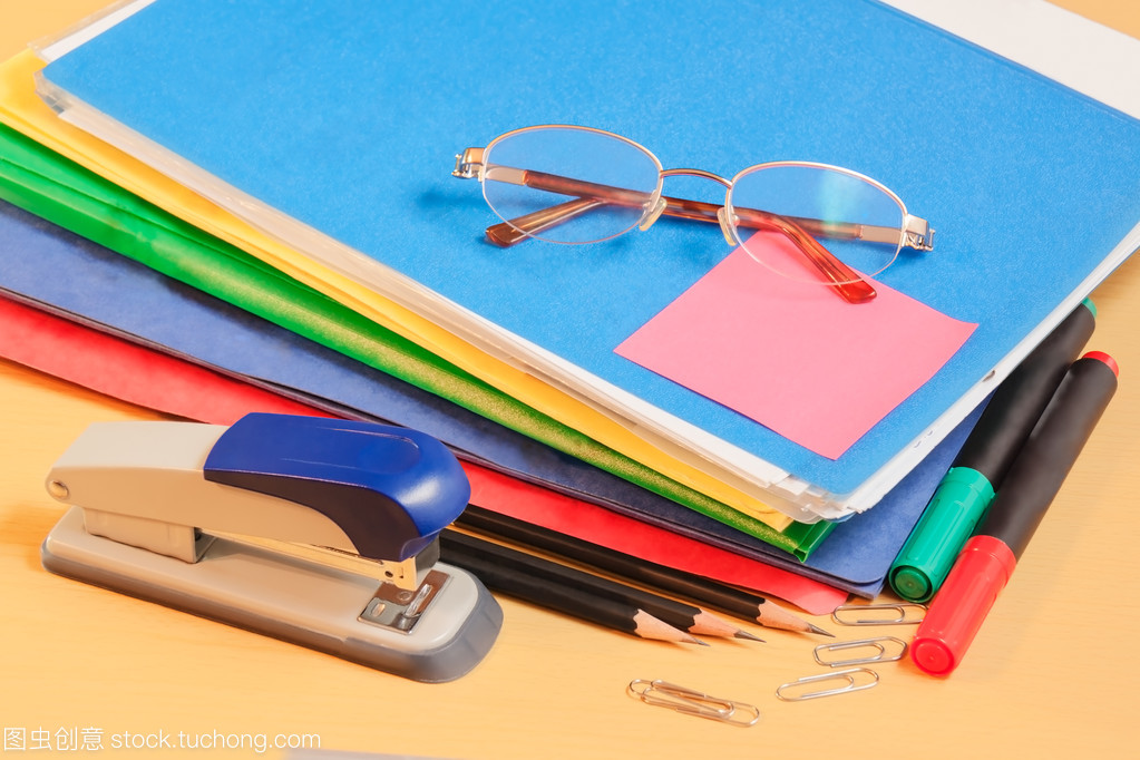 色彩、清晰與高效 辦公用品的細節之美